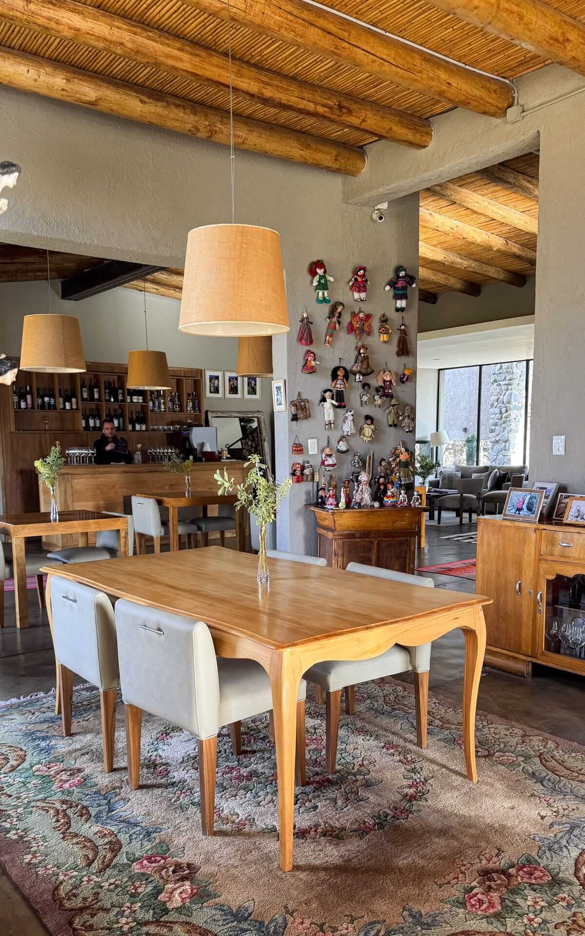 Cozy dining area inside Casa de Huéspedes La Azul with wooden tables and rustic beamed ceilings.