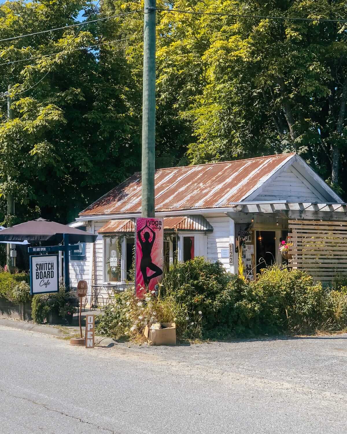 25 Unique Restaurants on Salt Spring Island (Local's Guide)