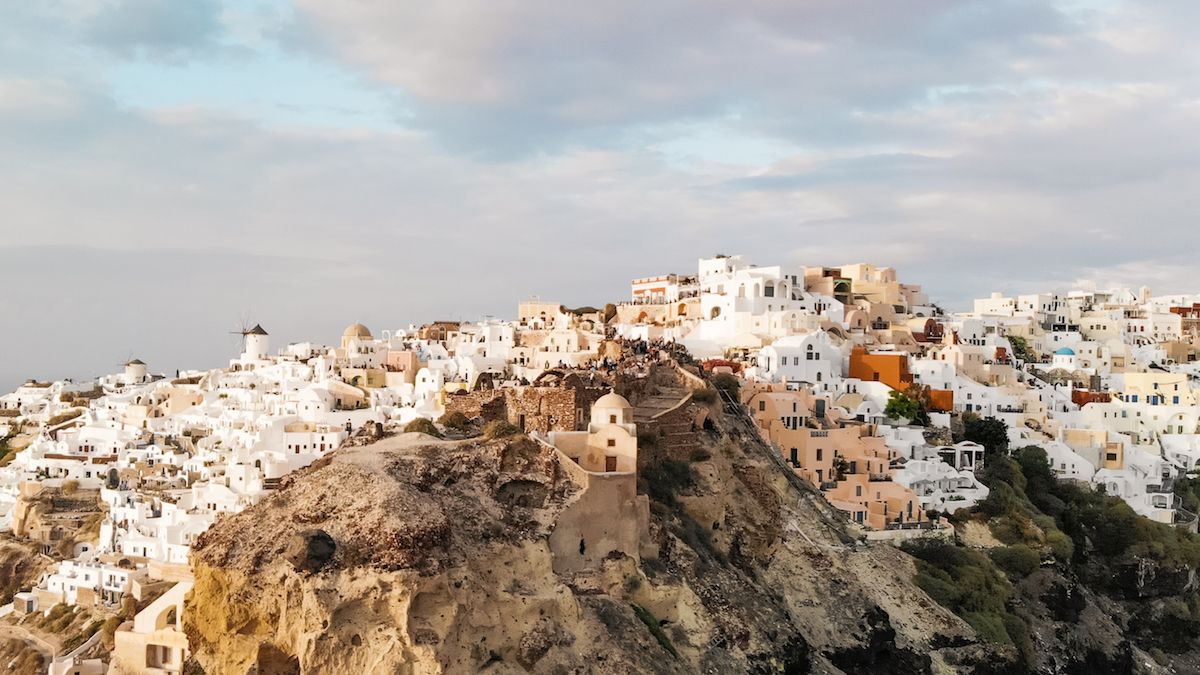 5 Ways to do Santorini on a Budget Without Giving up Luxuries